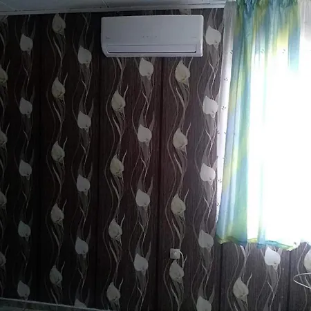 Ideal Bungalow For 2 Or 3 Guests Surrounded By A Lovely Garden Къща за гости 3*
