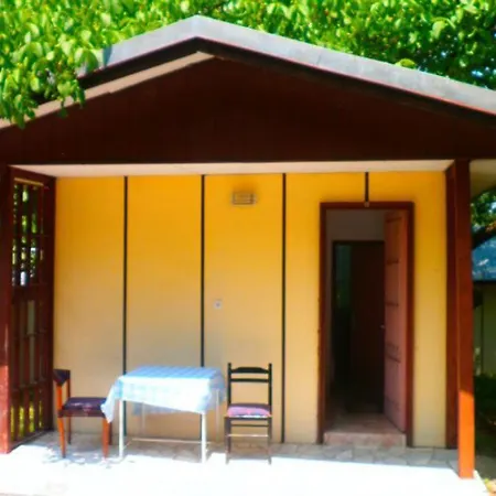 Къща за гости Ideal Bungalow For 2 Or 3 Guests Surrounded By A Lovely Garden Камена