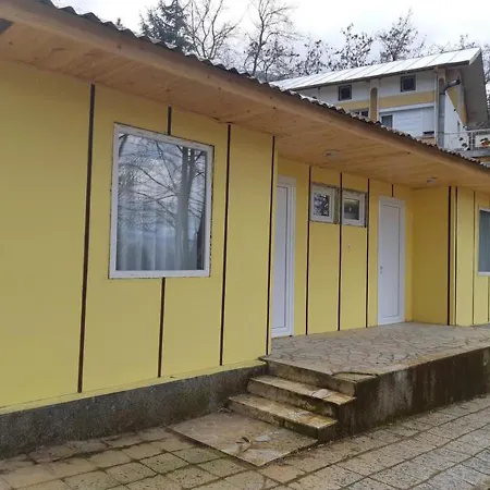 Ideal Bungalow For 2 Or 3 Guests Surrounded By A Lovely Garden Къща за гости Камена