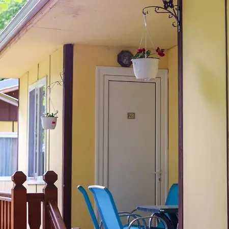Къща за гости Ideal Bungalow For 2 Or 3 Guests Surrounded By A Lovely Garden 3*