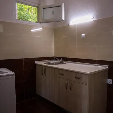 Ideal Bungalow For 2 Or 3 Guests Surrounded By A Lovely Garden Камена