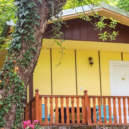 Къща за гости Ideal Bungalow For 2 Or 3 Guests Surrounded By A Lovely Garden 3*