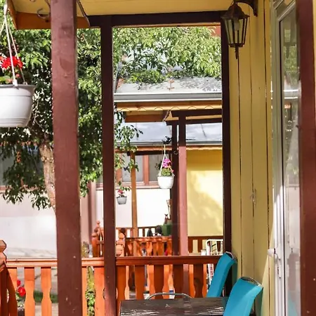 Къща за гости Ideal Bungalow For 2 Or 3 Guests Surrounded By A Lovely Garden