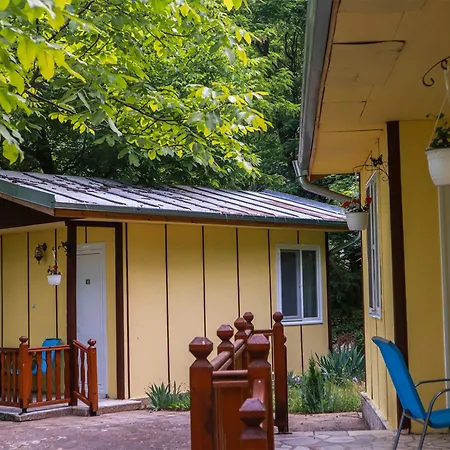 Ideal Bungalow For 2 Or 3 Guests Surrounded By A Lovely Garden Гостевой дом